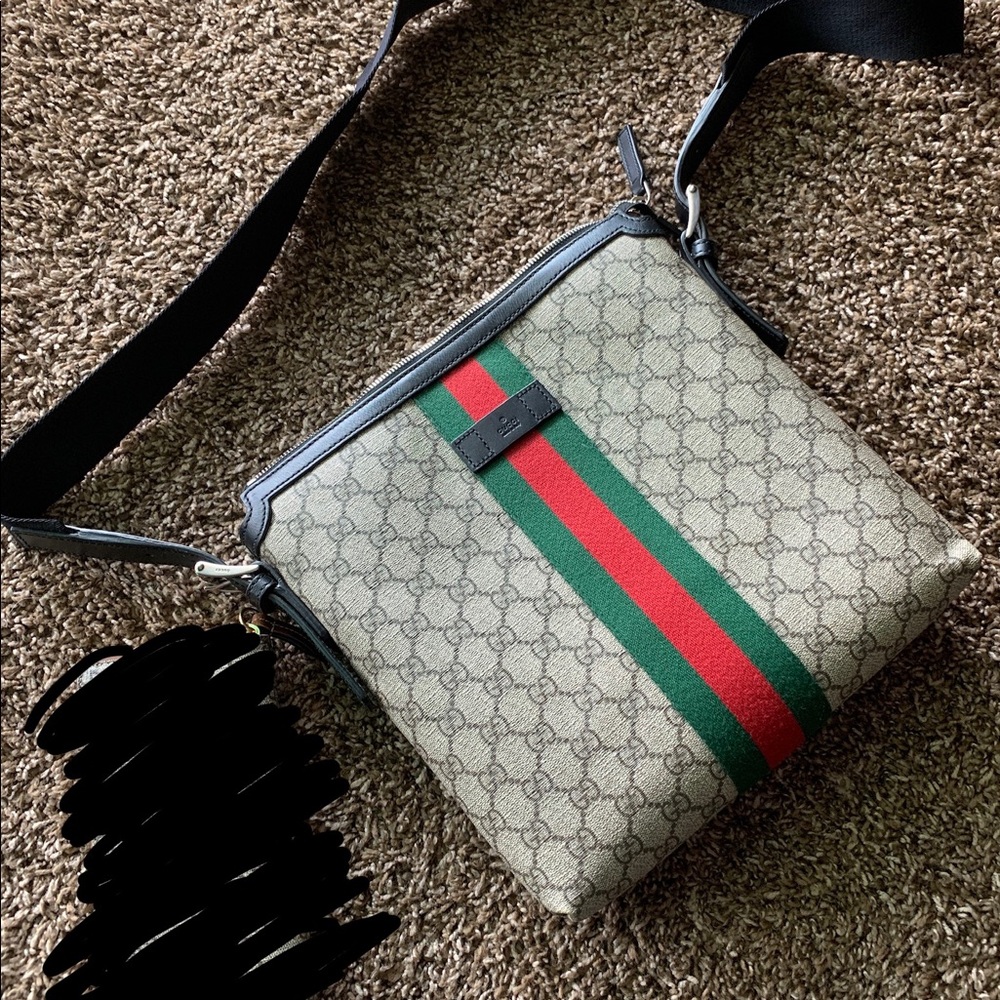 Gucci messenger bag
